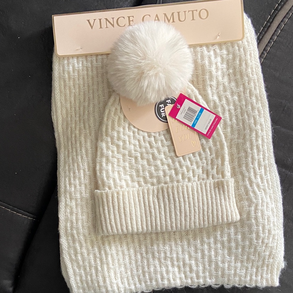 Vince Camuto Loop scarf & Beanie set